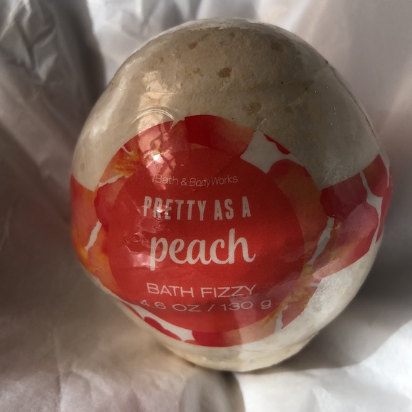 NWT Bath & Body Works Pretty As A Peach Bath Fizzy. Discontinued item - Picture 4 of 4